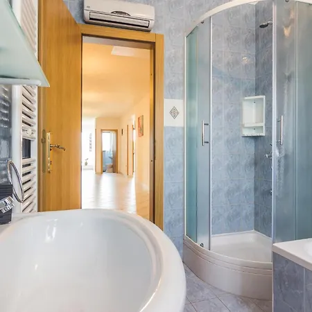 Luxurious In With Sauna * Šumber