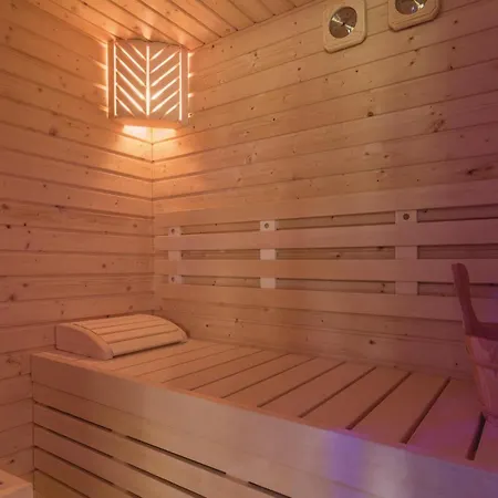 Nyaraló Luxurious In With Sauna