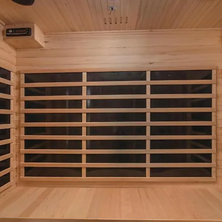 Luxurious In With Sauna Nyaraló