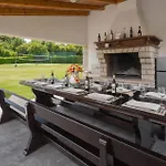Σπίτι διακοπών Luxurious In With Sauna Šumber